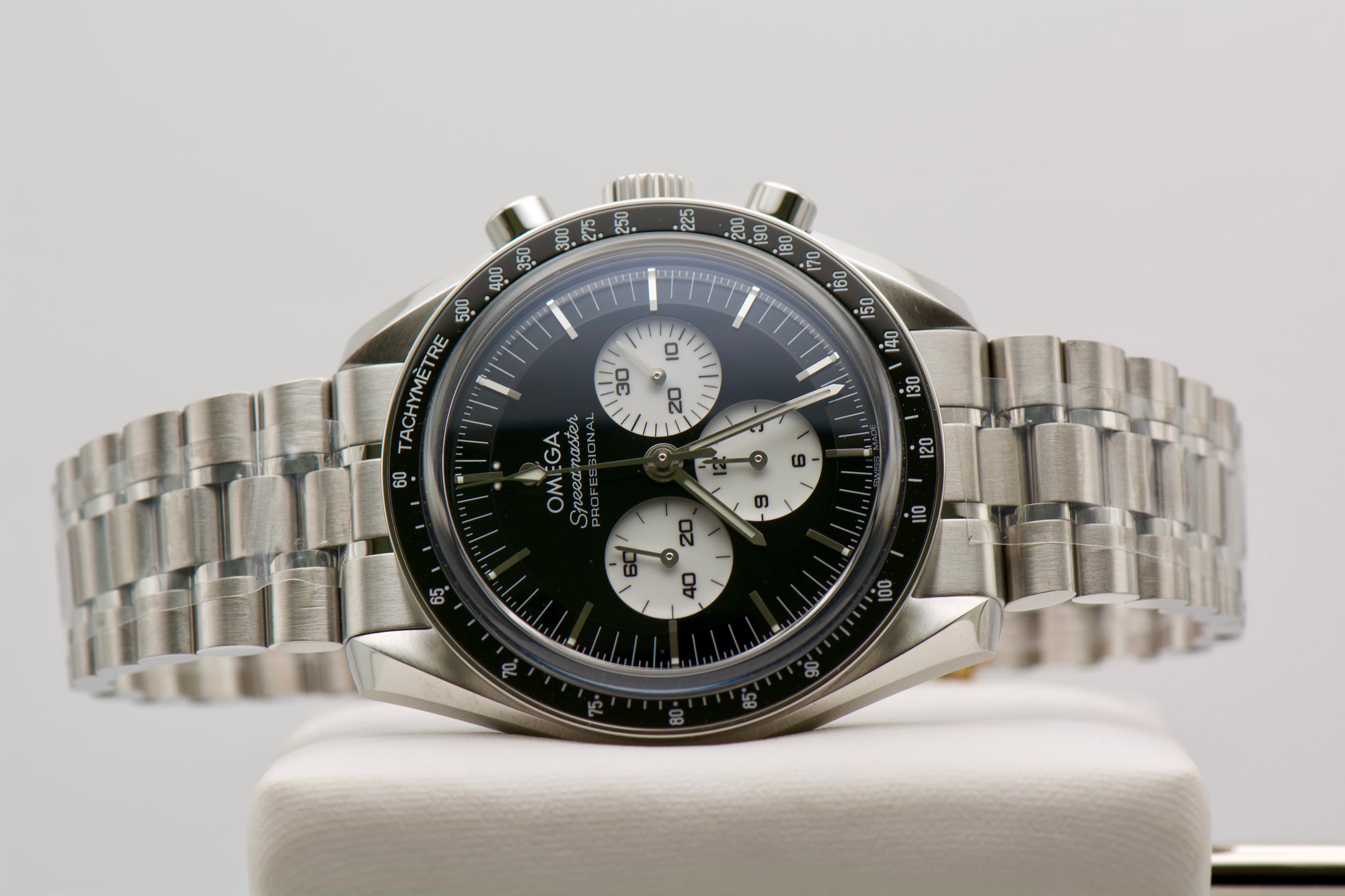 Omega Speedmaster Moonwatch Professional ”Reverse Panda” — photo 2